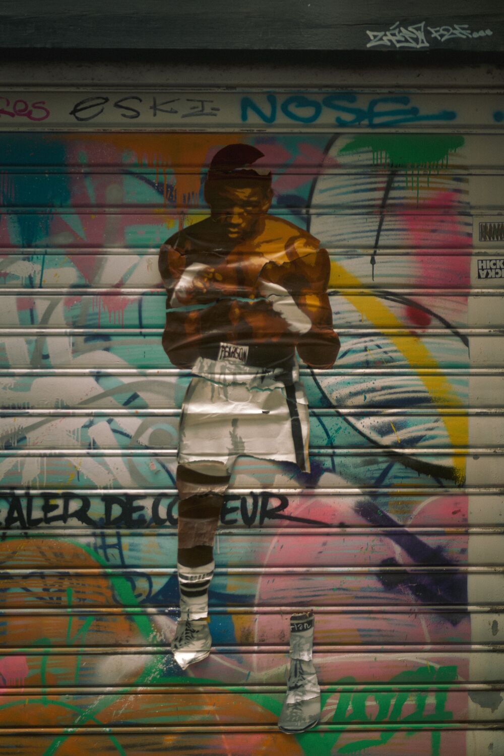 Statue et graffiti