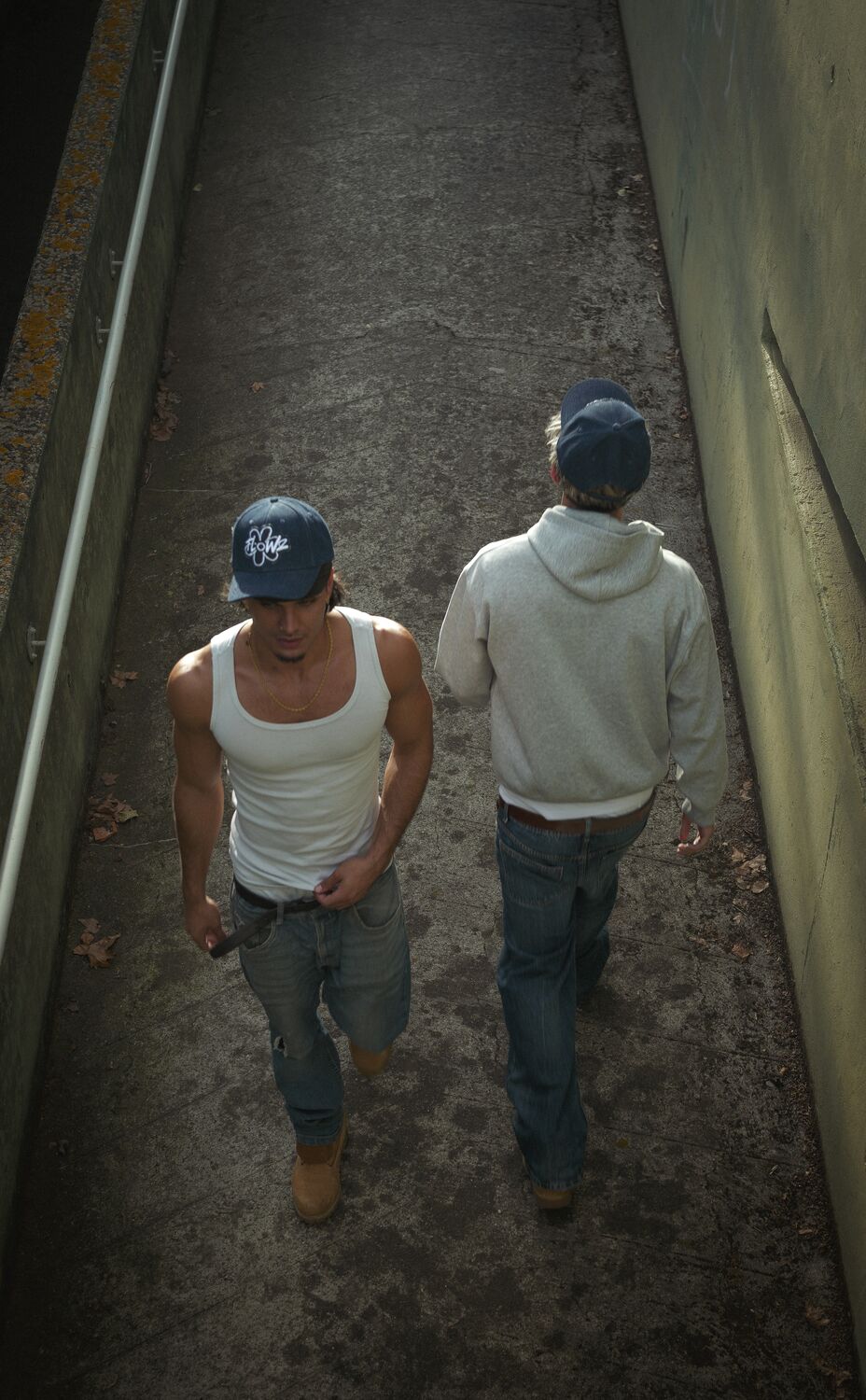 Duo dans une ruelle